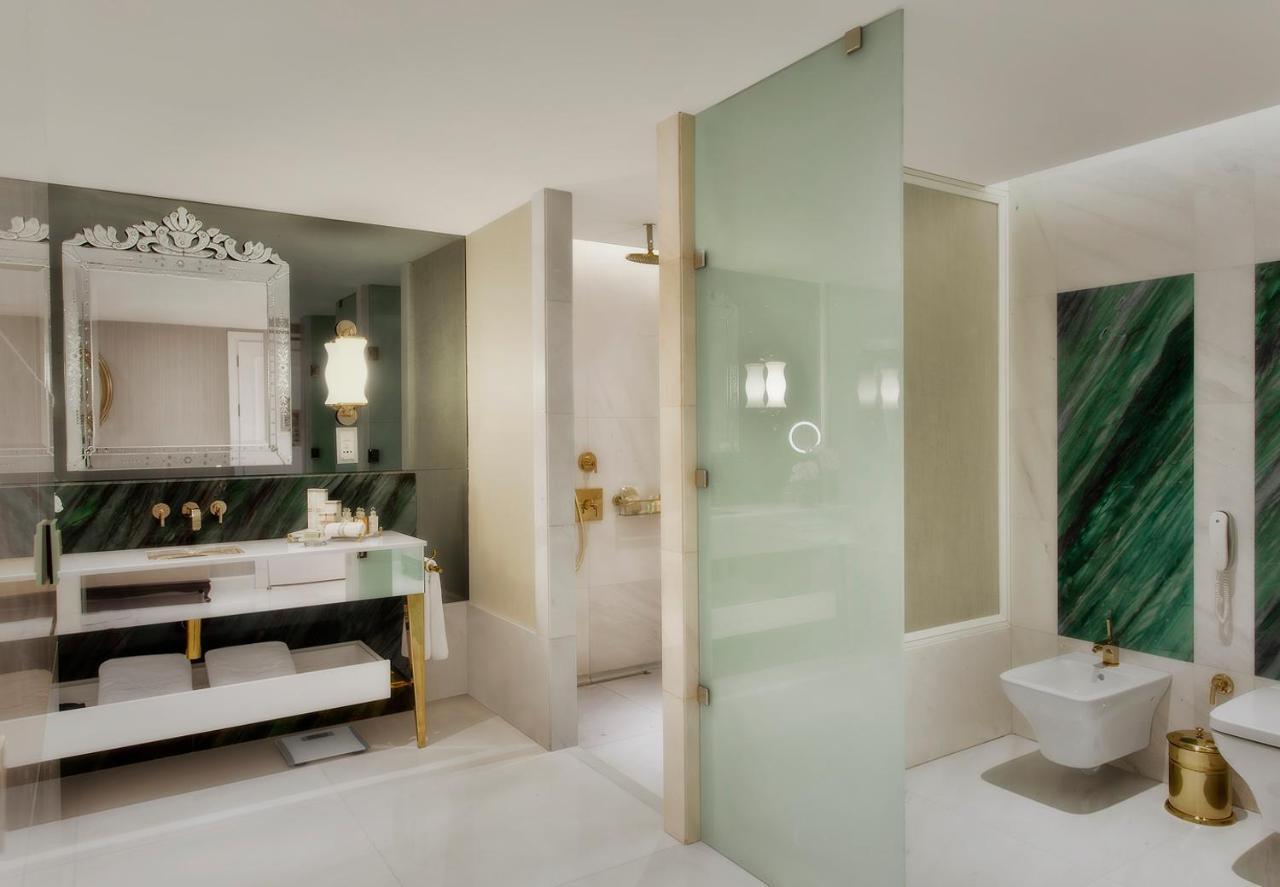 Luxury Suite with Lounge Access,561468678:JPEG